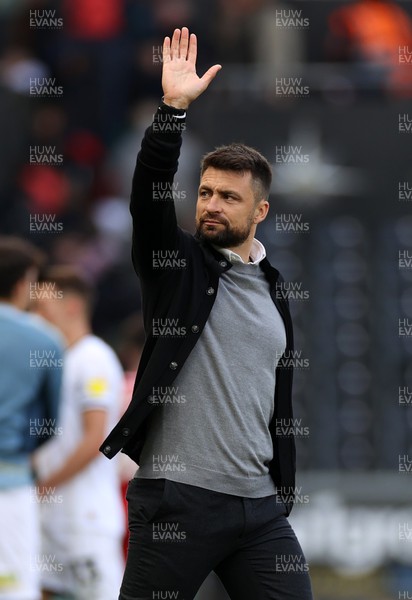 230422 - Swansea City v Middlesbrough - SkyBet Championship - Swansea City Manager Russell Martin thanks the fans at full time