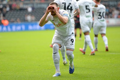 270925 - Swansea City v Millwall - Sky Bet Championship - Zan Vipotnik of Swansea City celebrates scoring a goal