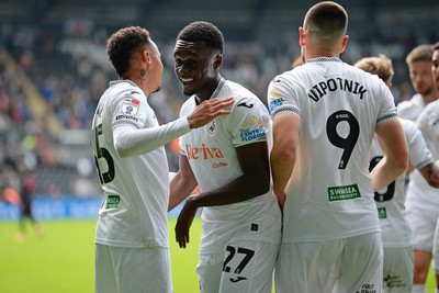 270925 - Swansea City v Millwall - Sky Bet Championship - Zeidane Inoussa of Swansea City celebrates after Zan Vipotnik scores the first goal of the game