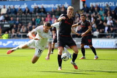 270925 - Swansea City v Millwall - Sky Bet Championship - Cameron Burgess of Swansea City dives for the ball