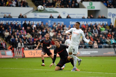 270925 - Swansea City v Millwall - Sky Bet Championship - Adam Idah of Swansea City goes close