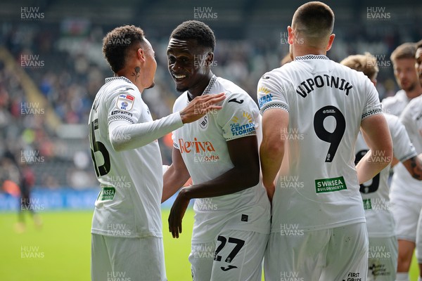 270925 - Swansea City v Millwall - Sky Bet Championship - Zeidane Inoussa of Swansea City celebrates after Zan Vipotnik scores the first goal of the game