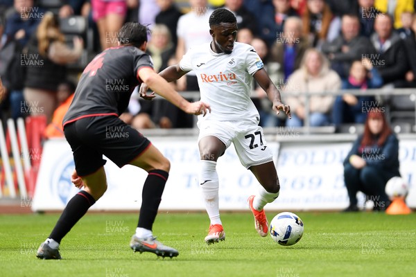 270925 - Swansea City v Millwall - Sky Bet Championship - Zeidane Inoussa of Swansea City