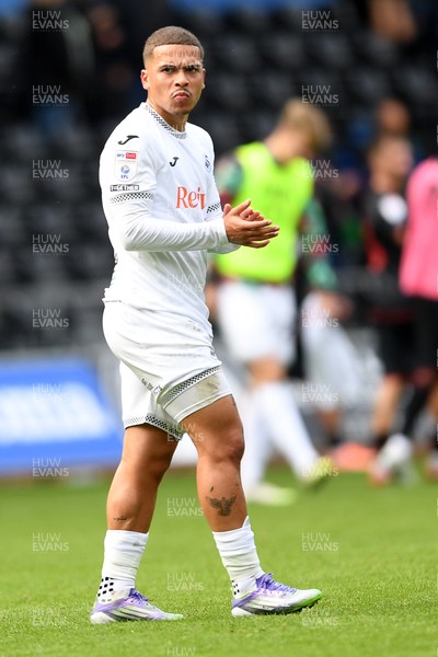 270925 - Swansea City v Millwall - Sky Bet Championship - Manuel Benson of Swansea City applauding fans at full time