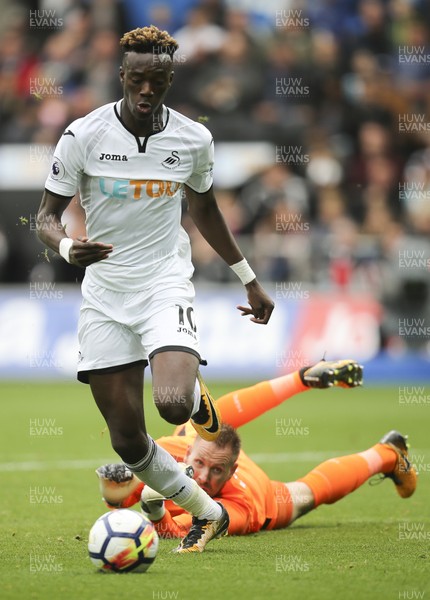 100917 - Swansea City v Newcastle United, Premier League - Tammy Abraham of Swansea City beats Newcastle United goalkeeper Rob Elliot but fails to put the ball into the net