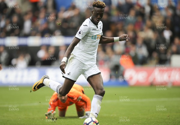 100917 - Swansea City v Newcastle United, Premier League - Tammy Abraham of Swansea City beats Newcastle United goalkeeper Rob Elliot but fails to put the ball into the net