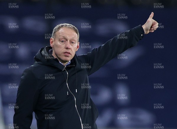 050221 - Swansea City v Norwich City - SkyBet Championship - Swansea City Manager Steve Cooper gives the thumbs up at full time