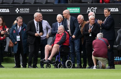 101026 - Swansea City v Norwich City - SkyBet Championship - John Toshack on the pitch before the game