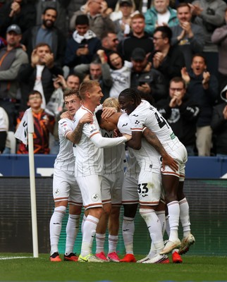 101026 - Swansea City v Norwich City - SkyBet Championship - Adam Idah of Swansea celebrates scoring their second goal