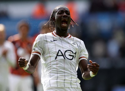 101026 - Swansea City v Norwich City - SkyBet Championship - Moussa Yeo of Swansea celebrates with fans at full time