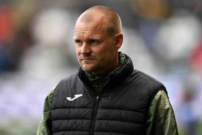 251025 - Swansea City v Norwich City - Sky Bet Championship - Liam Manning, Norwich Manager