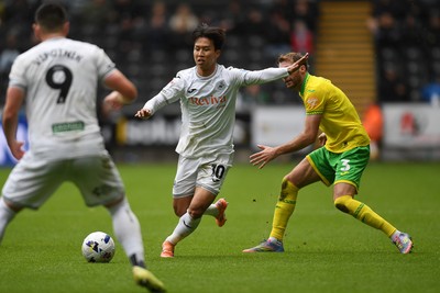 251025 - Swansea City v Norwich City - Sky Bet Championship - Eom Ji-Sung of Swansea City is challenged by Jack Stacey of Norwich