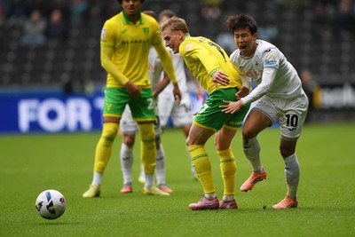 251025 - Swansea City v Norwich City - Sky Bet Championship - Eom Ji-Sung of Swansea City is challenged by Pelle Mattsson of Norwich