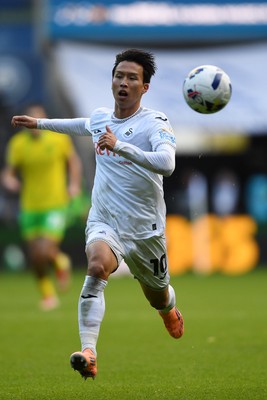251025 - Swansea City v Norwich City - Sky Bet Championship - Eom Ji-Sung of Swansea City