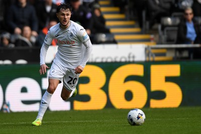 251025 - Swansea City v Norwich City - Sky Bet Championship - Liam Cullen of Swansea City