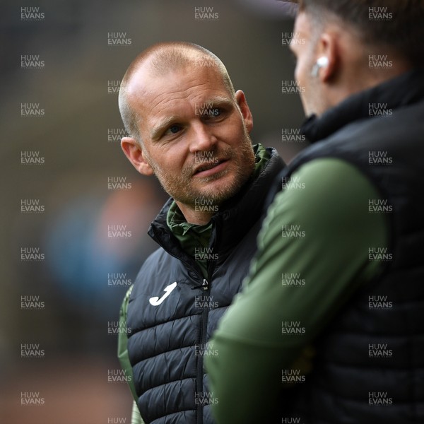 251025 - Swansea City v Norwich City - Sky Bet Championship - Liam Manning, Norwich Manager