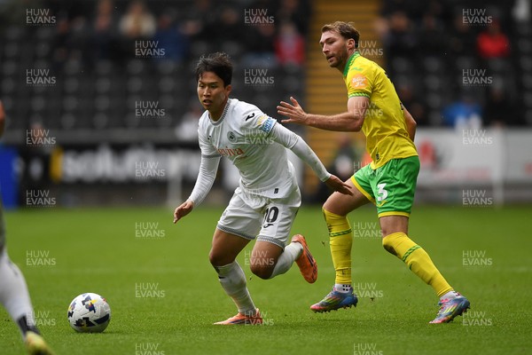 251025 - Swansea City v Norwich City - Sky Bet Championship - Eom Ji-Sung of Swansea City is challenged by Jack Stacey of Norwich