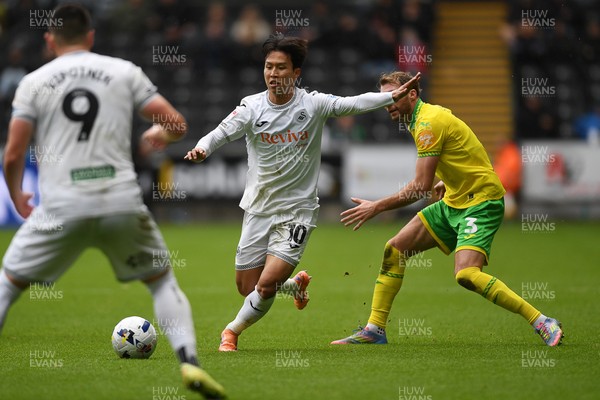 251025 - Swansea City v Norwich City - Sky Bet Championship - Eom Ji-Sung of Swansea City is challenged by Jack Stacey of Norwich