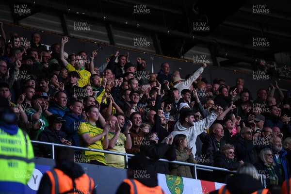 251025 - Swansea City v Norwich City - Sky Bet Championship - Norwich fans celebrate after Jovon Makama of Norwich scores the equalising goal