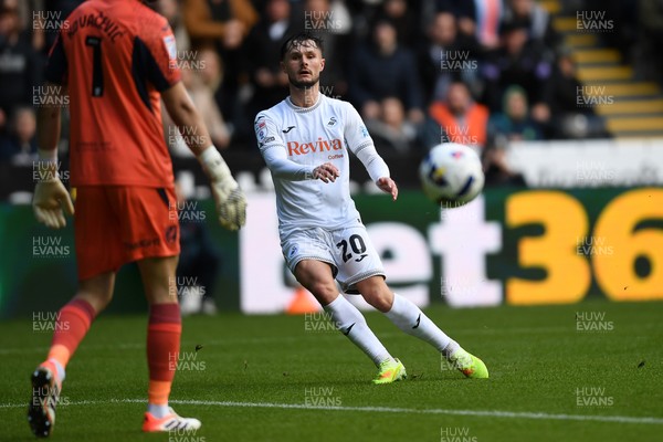 251025 - Swansea City v Norwich City - Sky Bet Championship - Liam Cullen of Swansea City