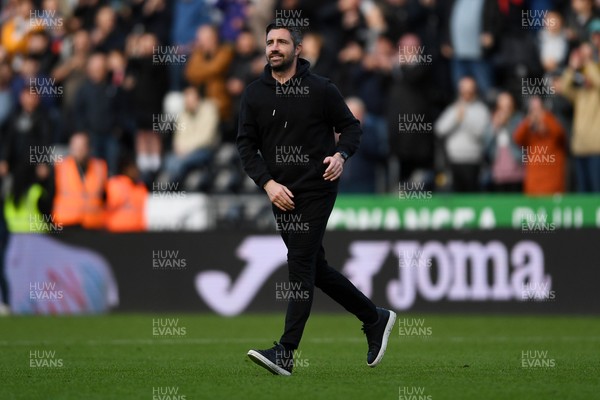 251025 - Swansea City v Norwich City - Sky Bet Championship - Alan Sheehan, Swansea City Manager celebrates the win at full time