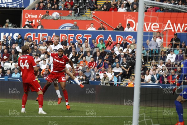 150918- Swansea City v Nottingham Forest, EFL Championship - Oliver McBurnie of Swansea City heads at goal