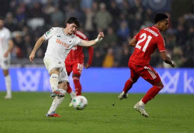 170925 - Swansea City v Nottingham Forest - Carabao Cup - Josh Key of Swansea City takes a shot at goal