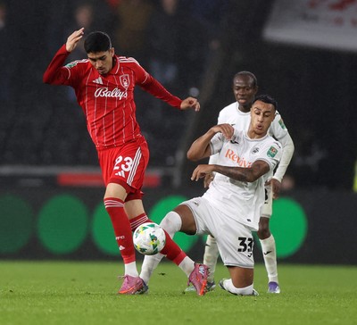 170925 - Swansea City v Nottingham Forest - Carabao Cup - Jair Cunha of Nottingham Forest is challenged by Adam Idah of Swansea City