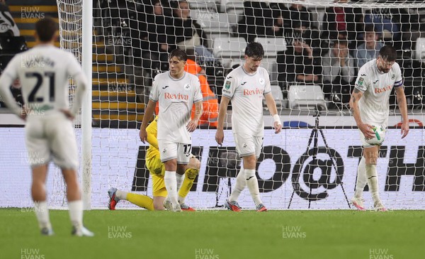 170925 - Swansea City v Nottingham Forest - Carabao Cup - Dejected Swansea after conceding the second goal