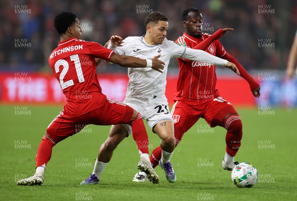 170925 - Swansea City v Nottingham Forest - Carabao Cup - Manuel Benson of Swansea City is challenged by Omari Hutchinson and Arnaud Kalimuendo of Nottingham Forest
