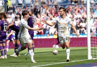 030525 - Swansea City v Oxford United - SkyBet Championship - Liam Cullen of Swansea City celebrates scoring a goal