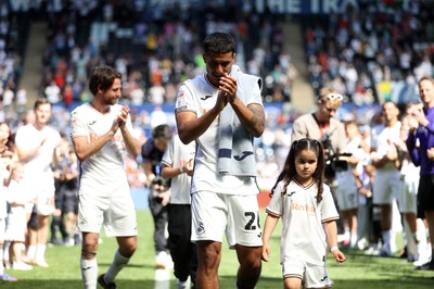 030525 - Swansea City v Oxford United - SkyBet Championship - Kyle Naughton of Swansea City thanks his team mates and supporters on his final game of his career