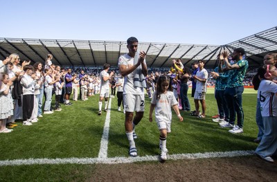 030525 - Swansea City v Oxford United - SkyBet Championship - Kyle Naughton of Swansea City thanks his team mates and supporters on his final game of his career