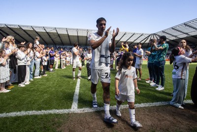 030525 - Swansea City v Oxford United - SkyBet Championship - Kyle Naughton of Swansea City thanks his team mates and supporters on his final game of his career