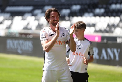 030525 - Swansea City v Oxford United - SkyBet Championship - Joe Allen of Swansea City thanks the supporters on his final game of his career