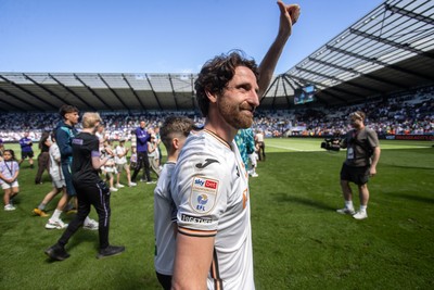 030525 - Swansea City v Oxford United - SkyBet Championship - Joe Allen of Swansea City thanks the supporters on his final game of his career