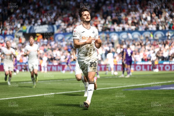 030525 - Swansea City v Oxford United - SkyBet Championship - Liam Cullen of Swansea City celebrates scoring a goal
