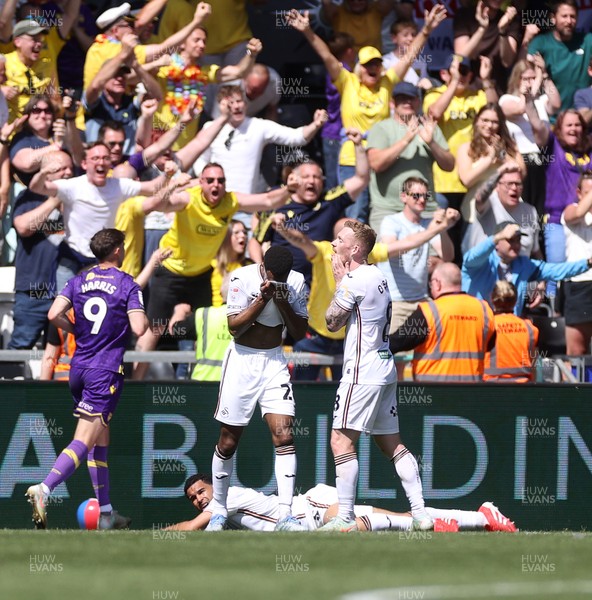030525 - Swansea City v Oxford United - SkyBet Championship - Dejected Hannes Delcroix and Lewis O'Brien of Swansea City after Oxford score a goal to make it 3-3