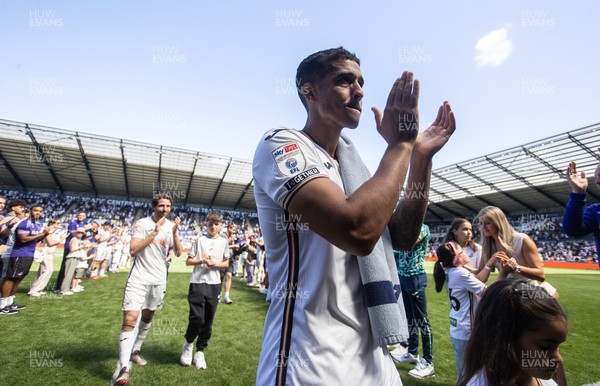 030525 - Swansea City v Oxford United - SkyBet Championship - Kyle Naughton of Swansea City thanks his team mates and supporters on his final game of his career