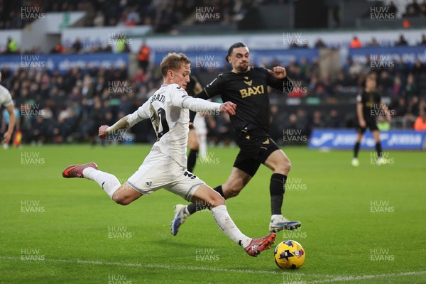 061225 - Swansea City v Oxford United, EFL Sky Bet Championship - Ethan Galbraith of Swansea City crosses as Ciaron Brown of Oxford United closes in