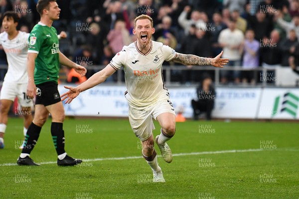 090425 - Swansea City v Plymouth Argyle - Sky Bet Championship - Lewis O'Brien of Swansea City celebrates scoring the first goal of the game