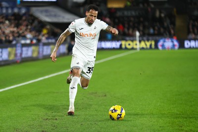 091225 - Swansea City v Portsmouth - Sky Bet Championship - Ronald Pereira Martin of Swansea City crosses the ball