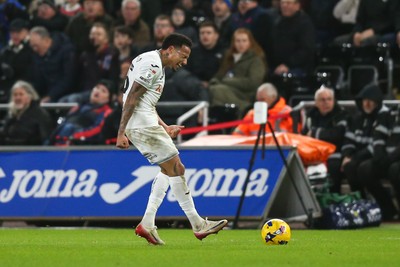 091225 - Swansea City v Portsmouth - Sky Bet Championship - Ronald Pereira Martin of Swansea City reacts