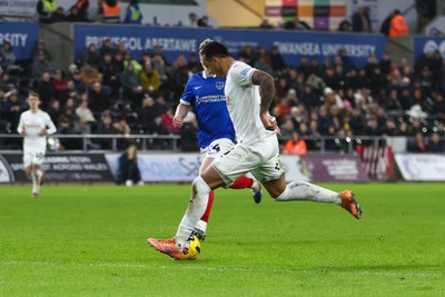 091225 - Swansea City v Portsmouth - Sky Bet Championship - Adam Idah of Swansea City shoots at goal