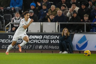 091225 - Swansea City v Portsmouth - Sky Bet Championship - Jisung Eom of Swansea City