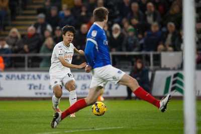 091225 - Swansea City v Portsmouth - Sky Bet Championship - Jisung Eom of Swansea City shoots at goal