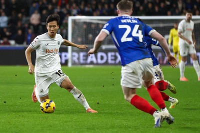 091225 - Swansea City v Portsmouth - Sky Bet Championship - Jisung Eom of Swansea City