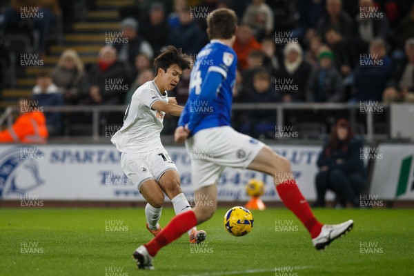 091225 - Swansea City v Portsmouth - Sky Bet Championship - Jisung Eom of Swansea City shoots at goal