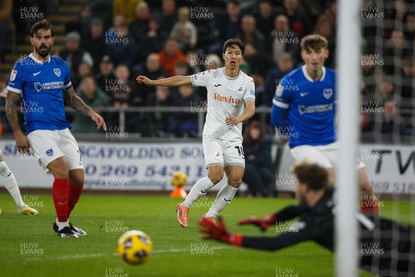 091225 - Swansea City v Portsmouth - Sky Bet Championship - Jisung Eom of Swansea City shoots at goal