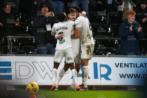 091225 - Swansea City v Portsmouth - Sky Bet Championship - Liam Cullen of Swansea City celebrates after scoring a goal